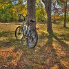 My bike taking a break. Minha bicicleta descansando. : McKinney Falls State Park